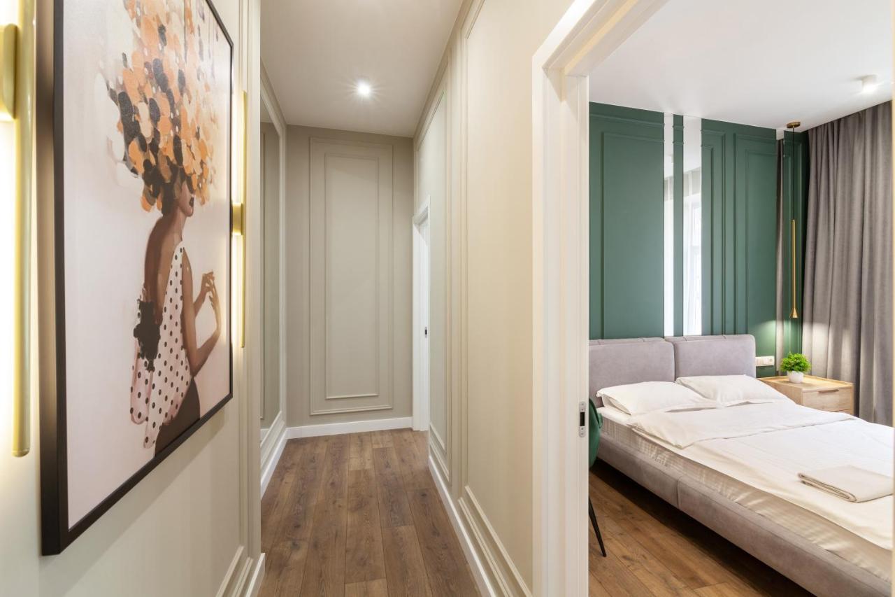 Leogrand Vip Apartments On Lesi Ukrainky 7 Apartment
