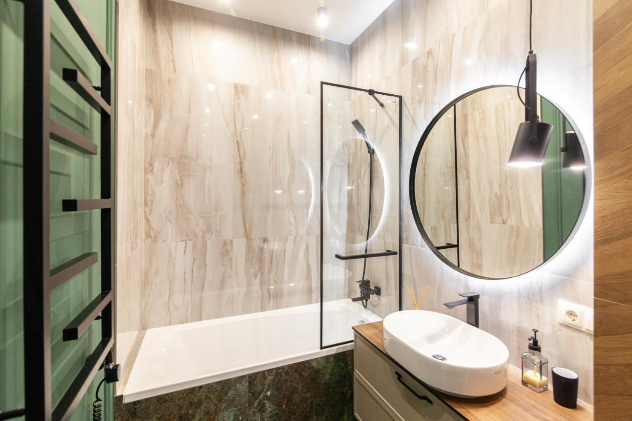 Leogrand Vip Apartments On Lesi Ukrainky 7 *