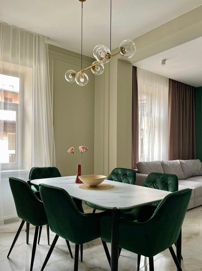 Apartment Leogrand Vip Apartments On Lesi Ukrainky 7 Lviv